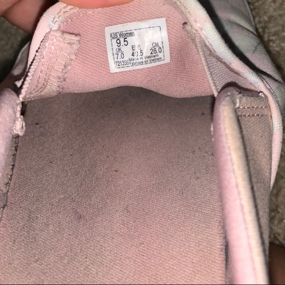 Pink checkered slip/on vans - Picture 4 of 4